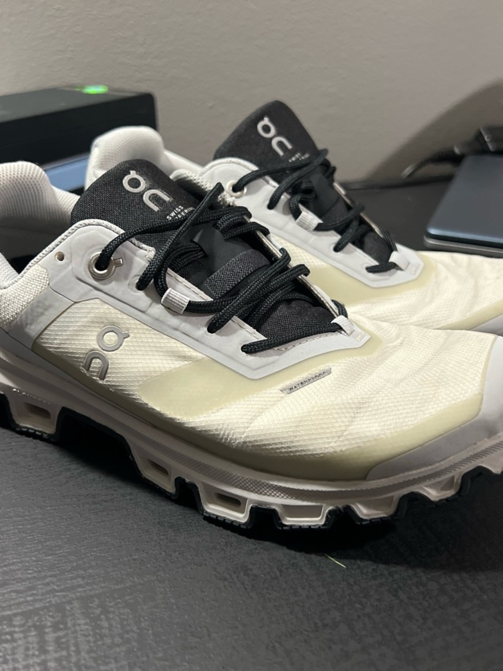On Running Running CloudventureTrail Women size 6.5 Running Shoes - White/Black